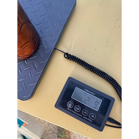 Leoben Vanilla Cedar 18 Oz Candle No 36 Soy Wax Blend Cut Glass Amber Jar 1-Wick - Picture 7 of 7